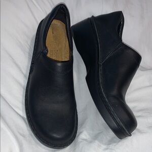 Naot Women’s Black Leather Shoes with a zipper